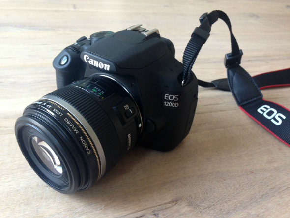 Canon EOS 1200D + lens