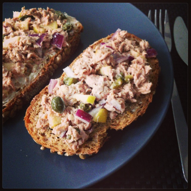 zuurdesembrood met tonijnsalade, gezonde lunch