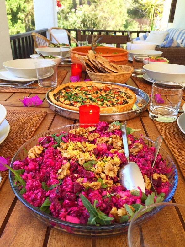 bobby's table ibiza - rode bieten salade met boekweit, citroen, honing en feta kaas