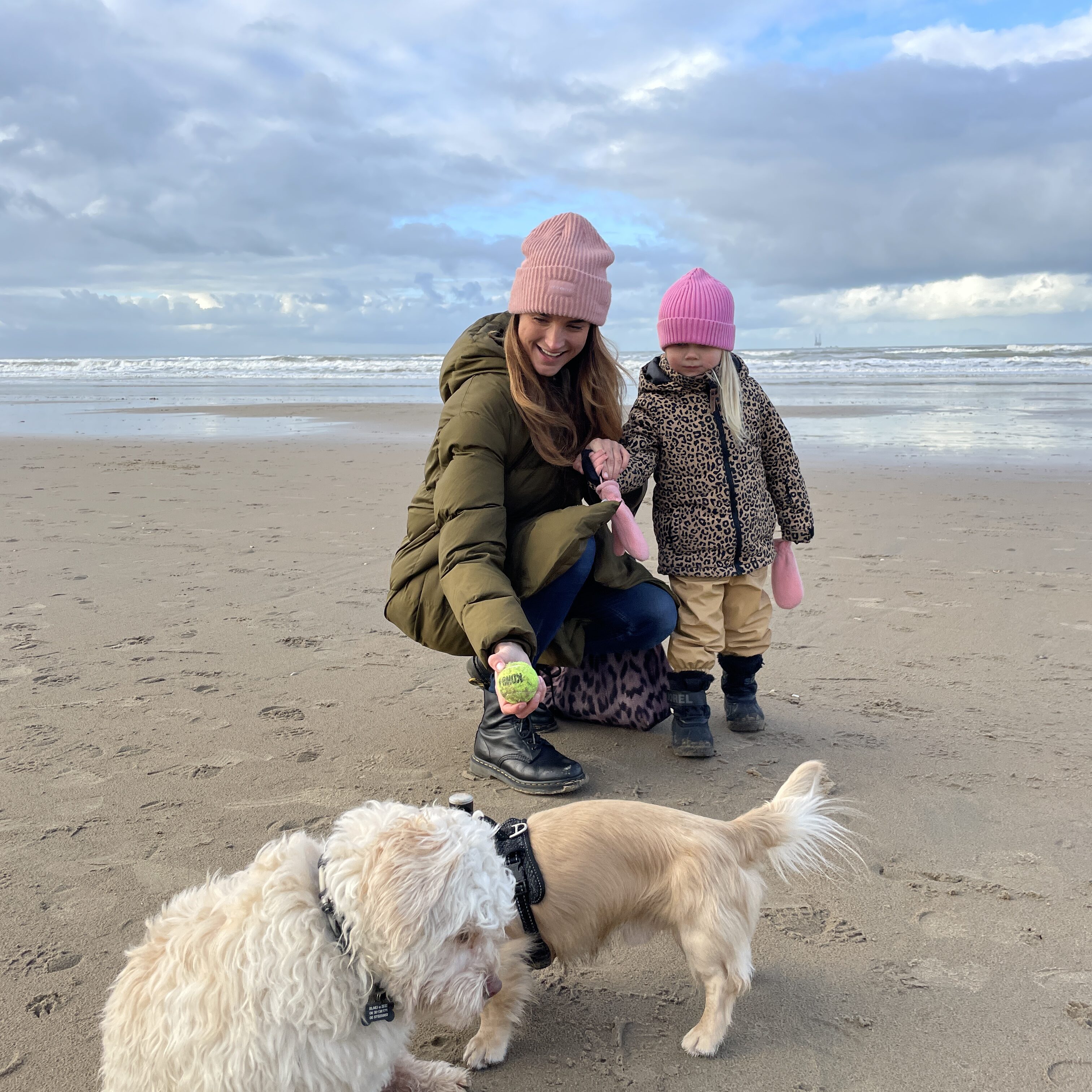 izzy en ik strand winterdip