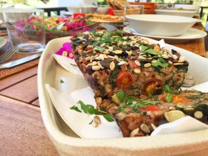 Bobby's Table Ibiza - linzenbrood met spinazie, tomaat en noten