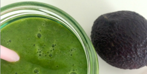 avocado smoothie met appel en mango