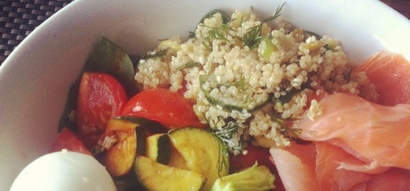 Lunch gerecht met quinoa en zalm